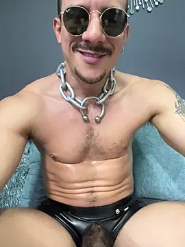 lazzon_bastion élő XXX-chatje