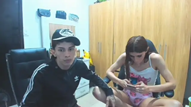 XXX chat uživo modela Pride_couple