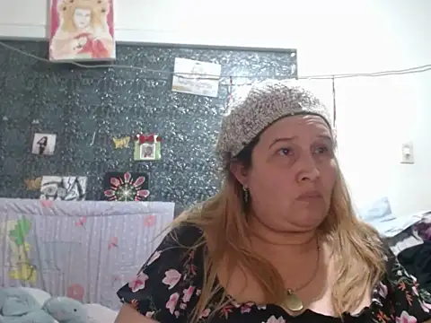 Perla1981--'s Live XXX Chat