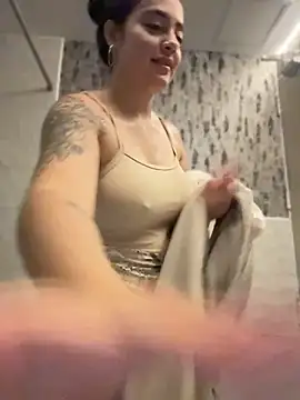 Iris__kingsford Adlı Modelin Canlı XXX Sohbeti