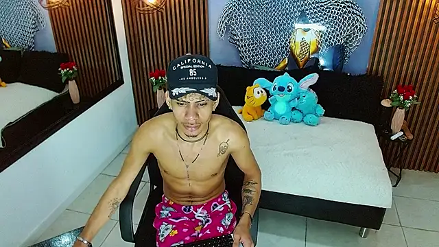 Skinny_cute_Alyer Adlı Modelin Canlı XXX Sohbeti