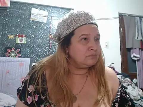 Perla1981-- – Naživo XXX chat