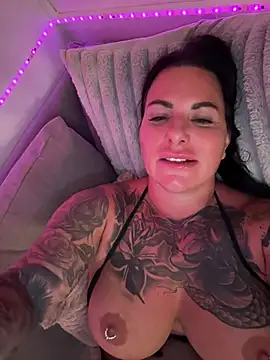InKed-Kathy Adlı Modelin Canlı XXX Sohbeti