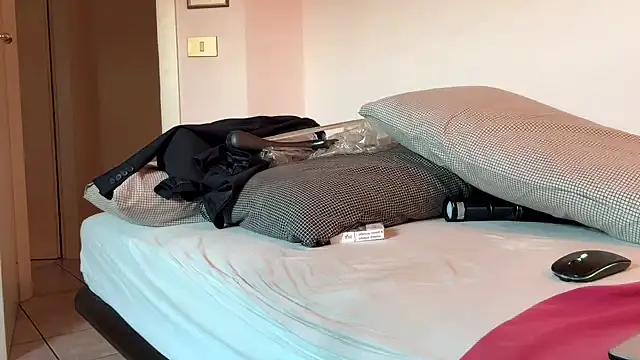 XXX chat uživo modela PierPesaroX
