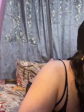 Chatroom XXX en direct de QueenRima99