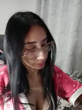 YaraDuartee Chat XXX in diretta