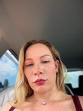 LavenderHot Adlı Modelin Canlı XXX Sohbeti