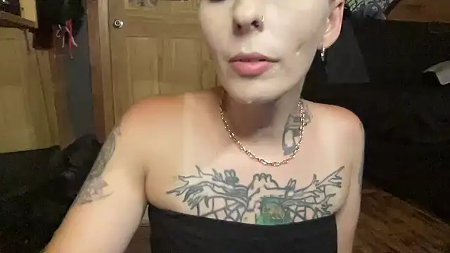 TeenyDoll Adlı Modelin Canlı XXX Sohbeti