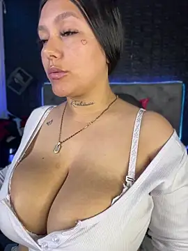 Miia__Taylor élő XXX-chatje