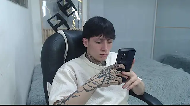 הופעת וובקאם של Cry_thereal