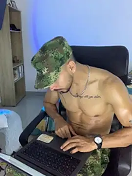 NicolasChest_xxx: онлайн-секс-чат