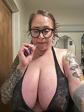 XXX chat uživo modela BY_HAJTHAMI