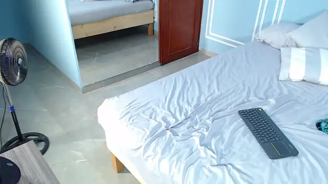 TiaraAlamo live XXX chat
