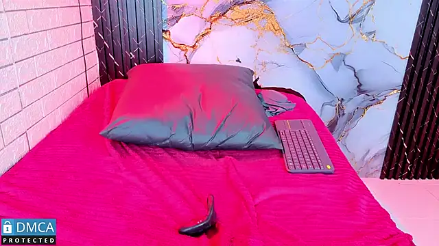 Chatroom XXX en direct de MaeveKuro