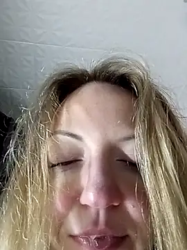 KattyLuuu Adlı Modelin Canlı XXX Sohbeti