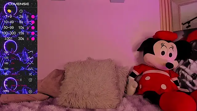 Chat +18 de Winnie_cutee ao vivo