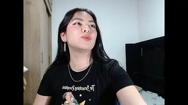 EloiseJun's Live XXX Chat
