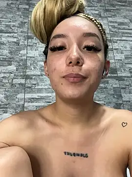 Chat +18 de alaia_princess ao vivo