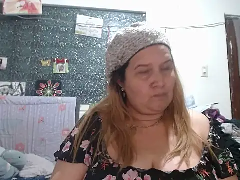 Perla1981--'s Live XXX Chat
