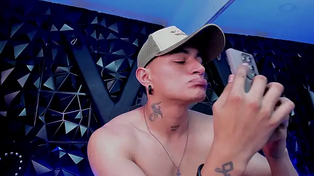 LiamDeeps Live XXX Chat