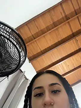 Czat XXX na żywo – halana_squirts