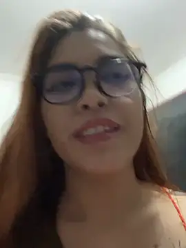 Chat +18 de CrystalFairy007 ao vivo