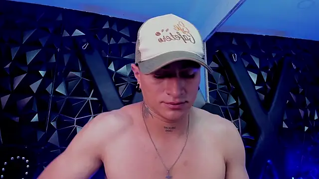LiamDeeps live XXX chat