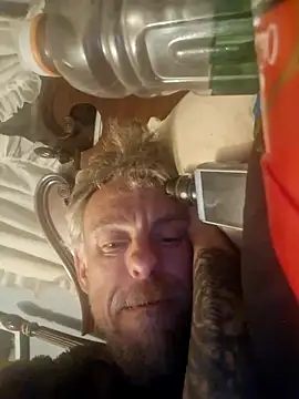 19JaSon83's Live XXX Chat