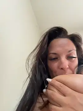 Almmaxxxx Chat XXX in diretta
