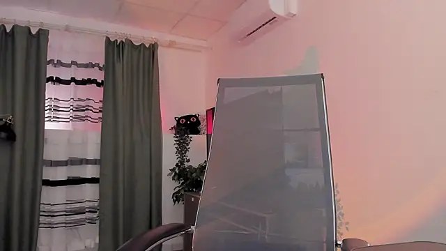 צ'אט XXX בשידור חי של ViolaMore