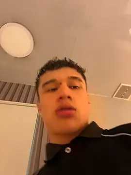 Dominik_Souza Adlı Modelin Canlı XXX Sohbeti
