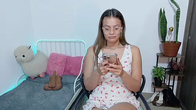 Emerald_Sparkles_'s Live XXX Chat
