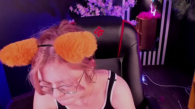 צ'אט XXX בשידור חי של FoxxyyPolly