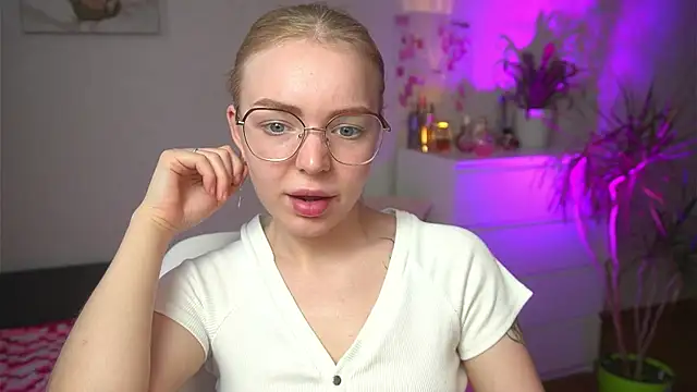 צ'אט XXX בשידור חי של Emilyemmi
