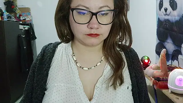 curly_greeneyed's Live XXX Chat