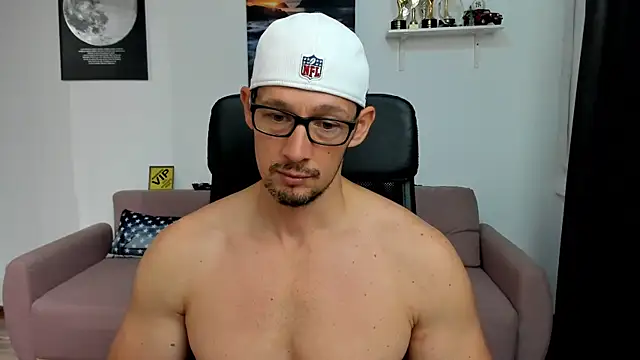 BrutusK08's Live XXX Chat