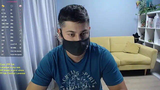 Tomguys live XXX chat