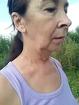 Chat +18 de Celine_Faer1 ao vivo