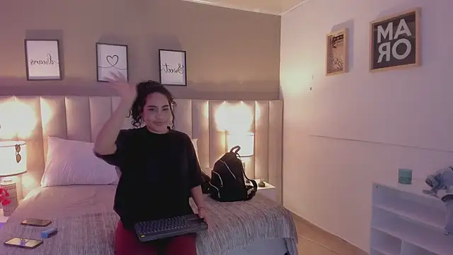 Chat +18 de Kiara_Kismet_ ao vivo
