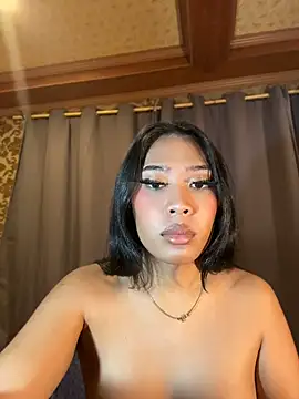 hugecock_tamira Show in webcam
