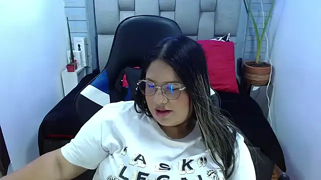 evelin_zaens Adlı Modelin Canlı XXX Sohbeti