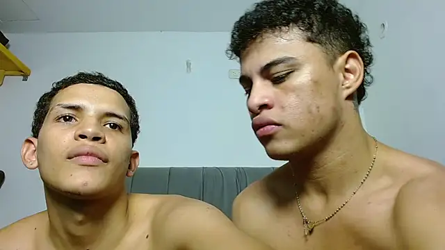 Chatroom XXX en direct de Jose_And_Daniel