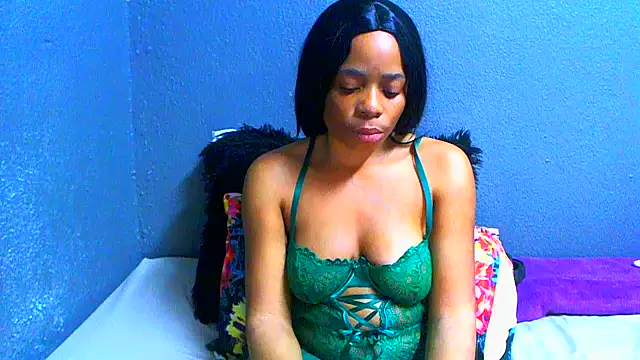 SMALLBOOBSXX's Live XXX Chat