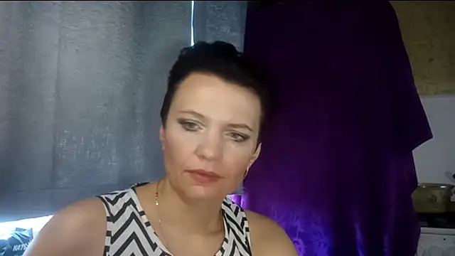 HotMamaQueen234 XXX чат на живо