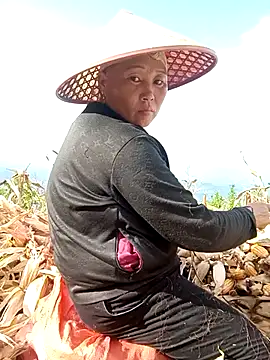 NyloveSquirt 现场XXX聊天