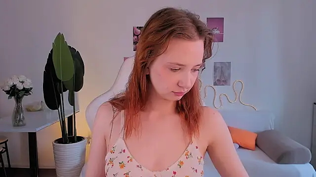 LittlePeach007 Adlı Modelin Canlı XXX Sohbeti