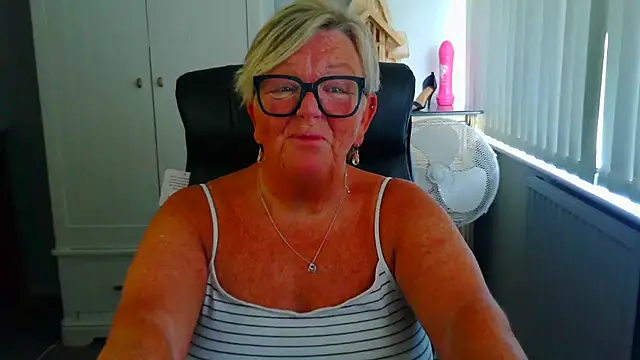 BridgetBlueEyes Chat XXX in diretta