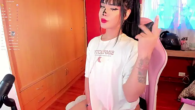 Chatroom XXX en direct de KatyValentLLC_