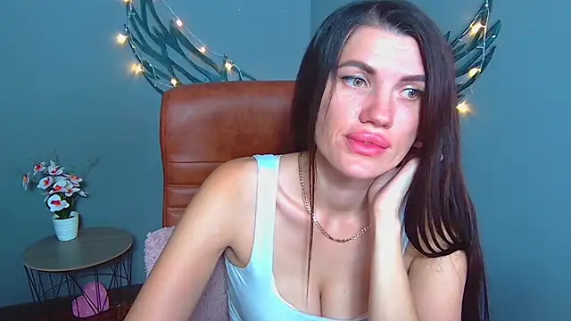 MilaLoona 现场XXX聊天
