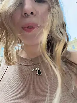 _NotYourSlut_ Chat XXX in diretta
